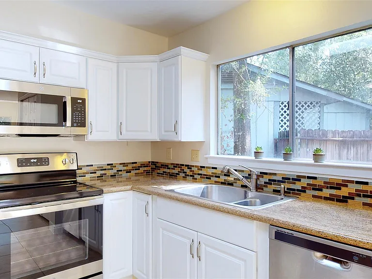 2105 N Red Cedar Cir — Photo 4