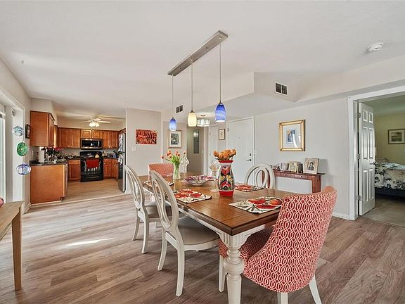 4th image of 4842 COQUINA KEY DRIVE SE #B