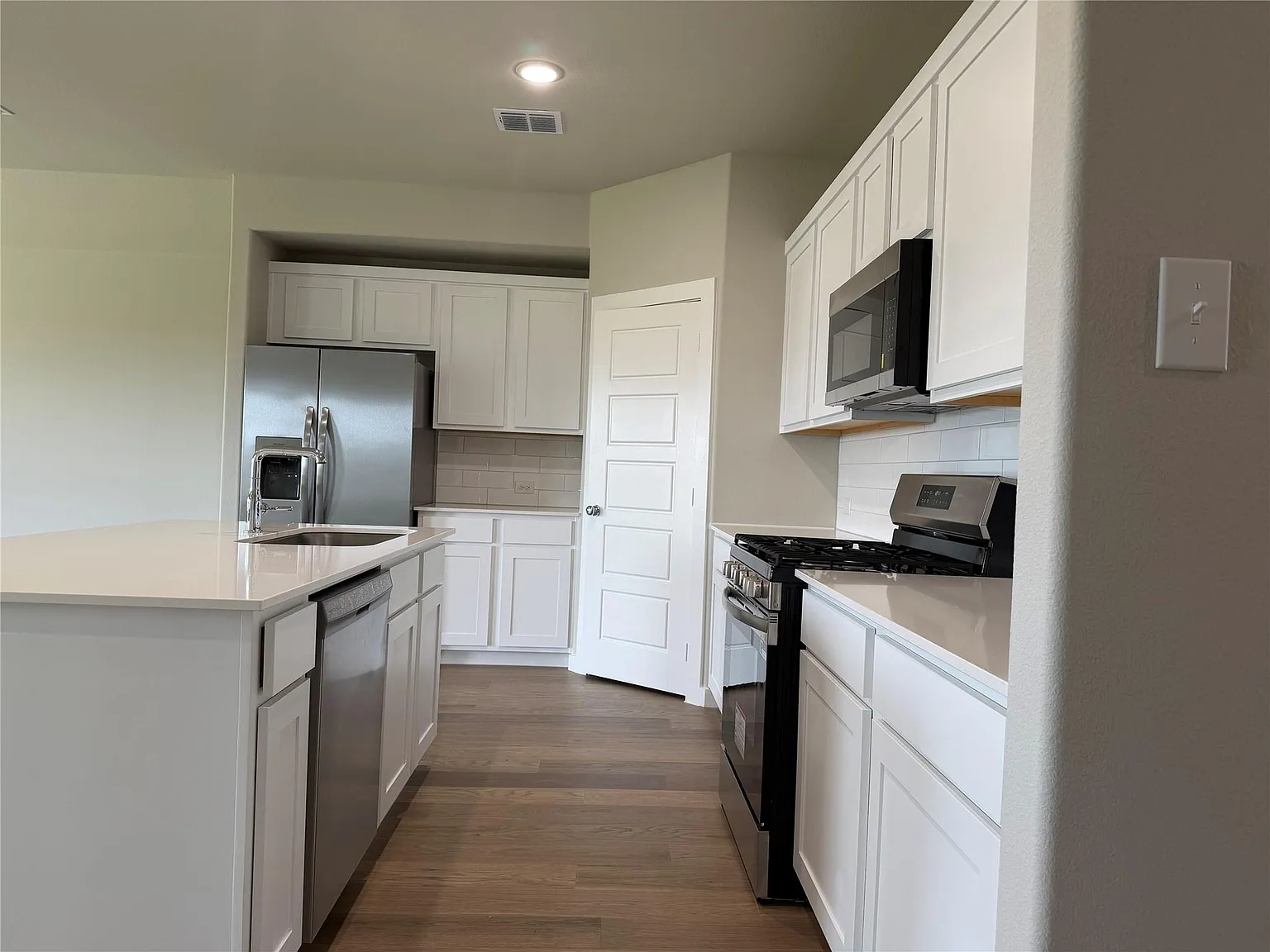 4 bed, 1791 sqft, $2,400 — Photo 4