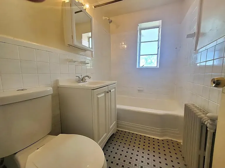 716 Sanford Ave #C10 — Photo 2