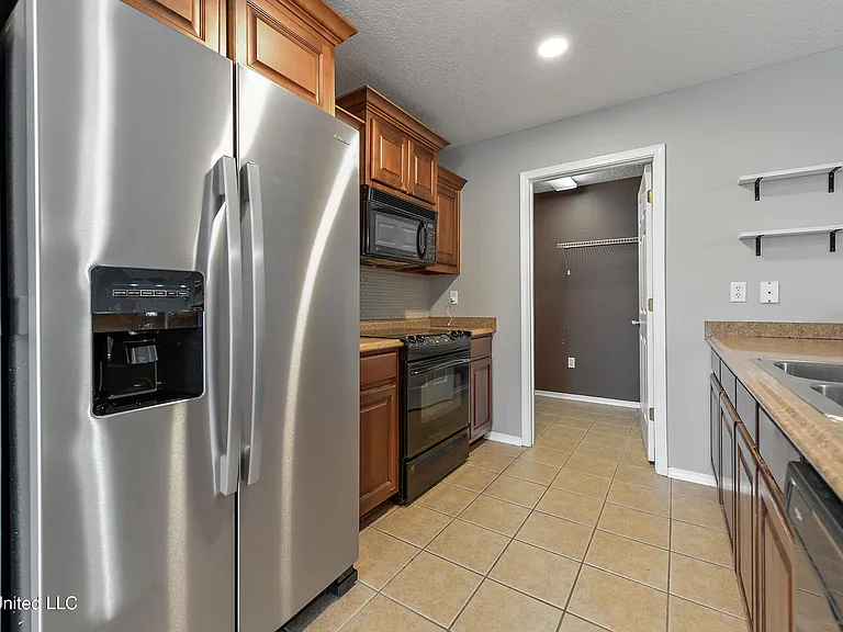 13446 Addison Ave — Photo 8