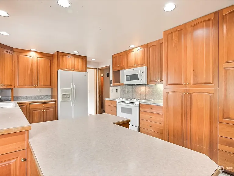 3527 Shattuck Ave S — Photo 13