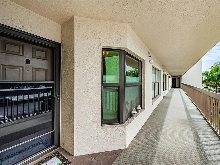 1324 Pasadena Ave S #205 — Photo 2