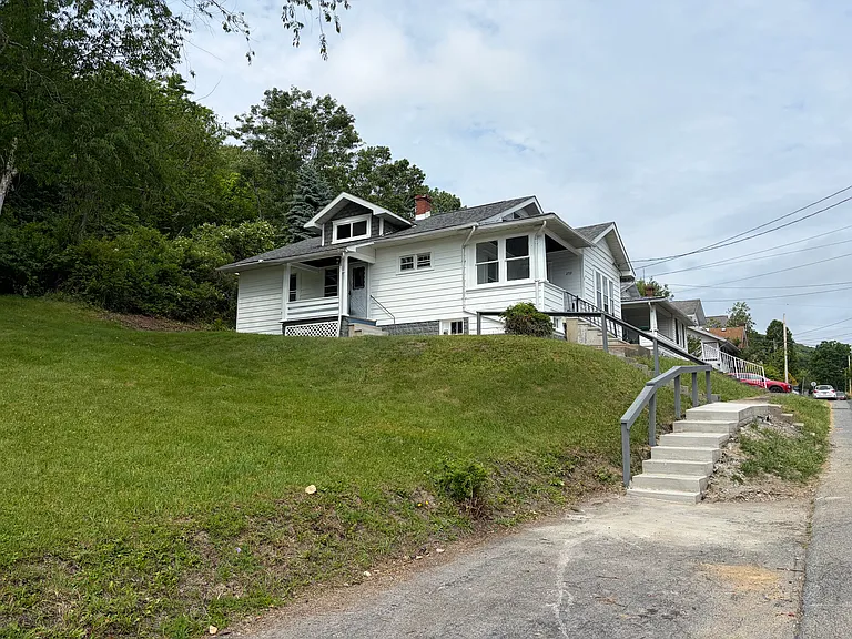 2719 Jefferson St — Photo 2