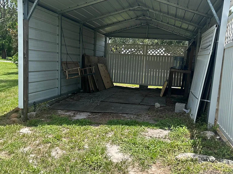 560 Lake August Dr — Photo 4