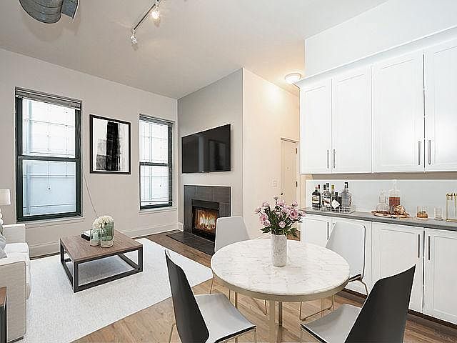 1st image of 805 N Wabash Ave