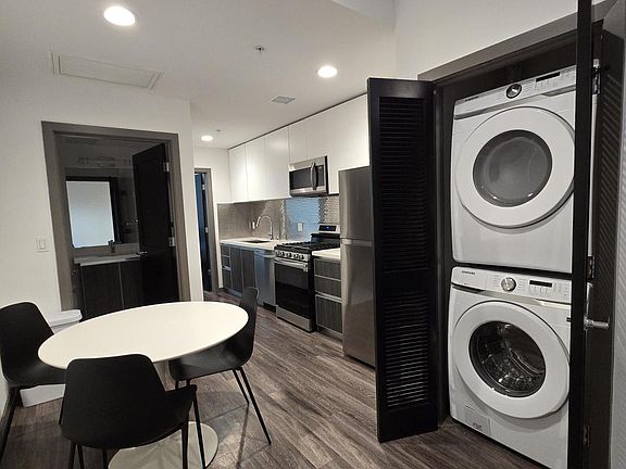 4th image of 642 N Hobart Blvd #303