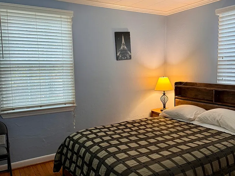 Master Bedroom Queen bed with memory mattress