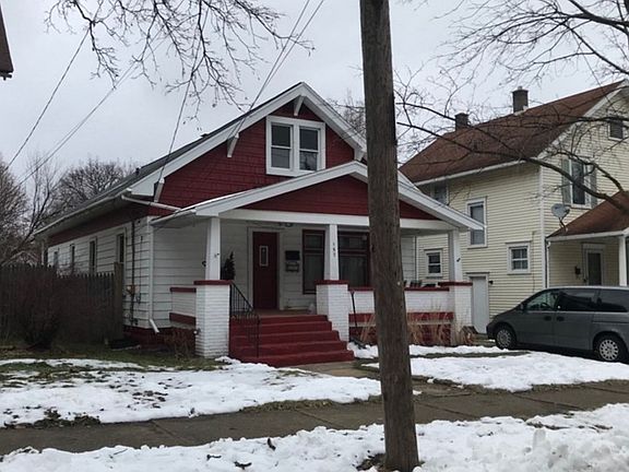 3rd image of 157 Burr Oak St NE