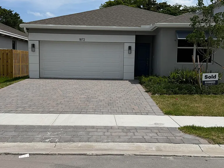 1872 NW 6th Ave — Photo 1