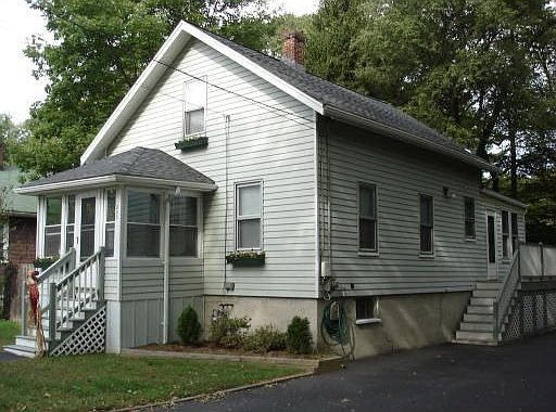 Well maintained 3 bdrm home