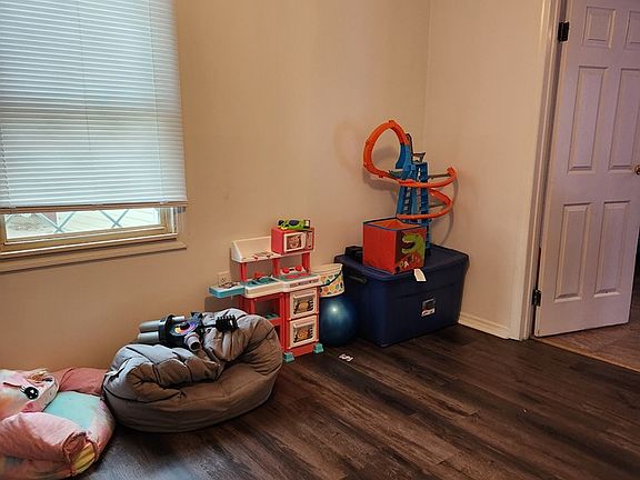 3rd image of 427 Gordon Ave