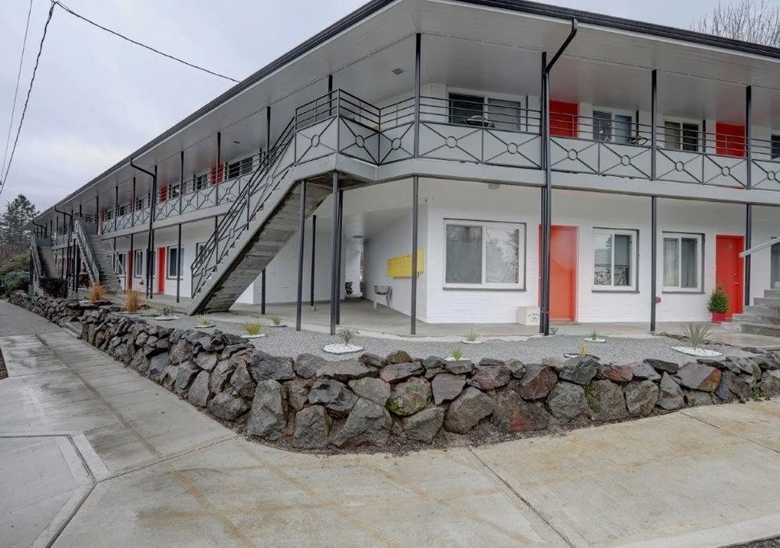 BC08-1 - Upland Terrace — Photo 1