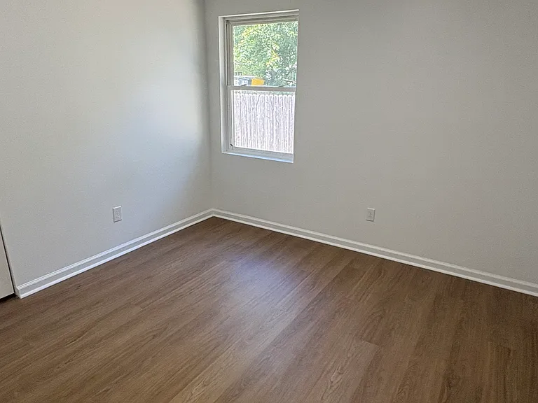 889 Fremont Ave — Photo 9