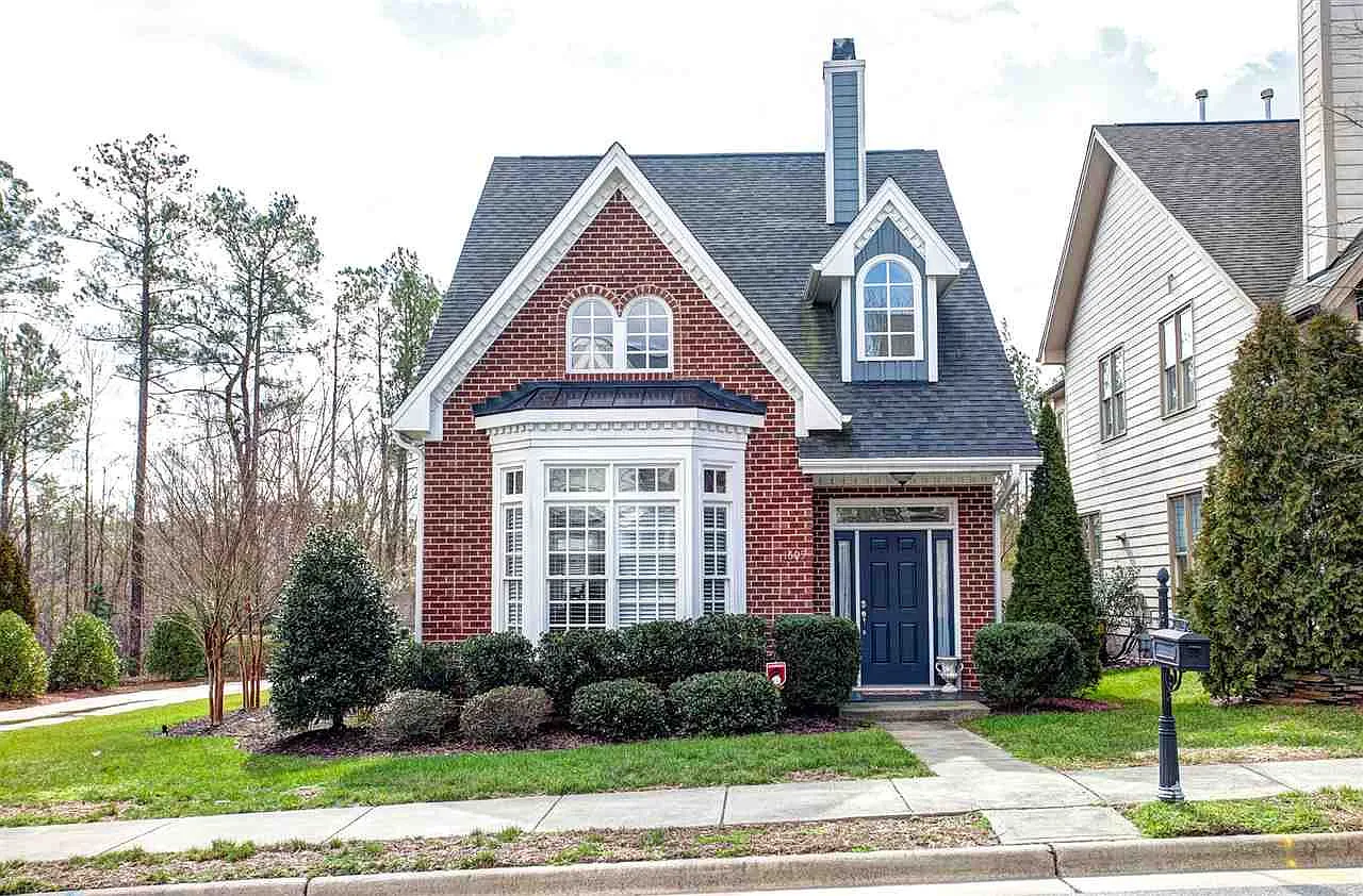 3 bed, 2.5 bath, 2040 sqft, $2,250 — Photo 1