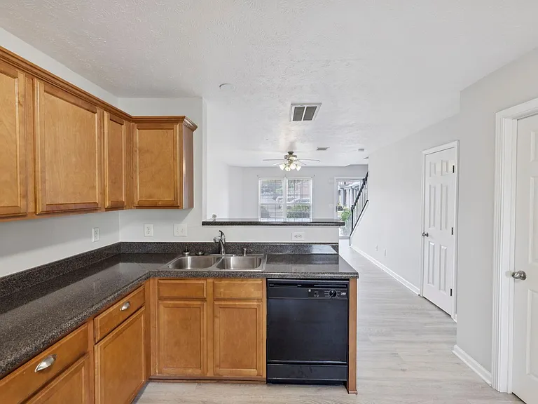 340 Stewarts Landing Cir — Photo 9