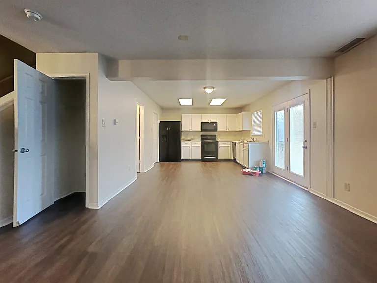 6886 Merritt Ridge Way — Photo 4