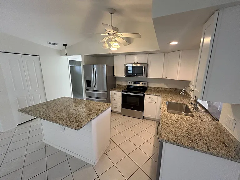 2093 Rio De Janeiro Ave — Photo 5