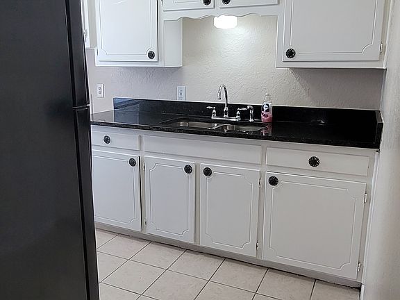 5th image of 728 N Main St