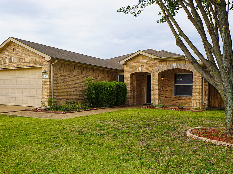 309 Stanford Dr — Photo 3