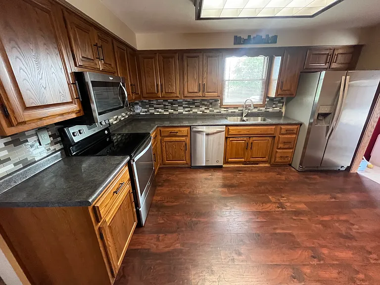 14907 Rohman Rd — Photo 16