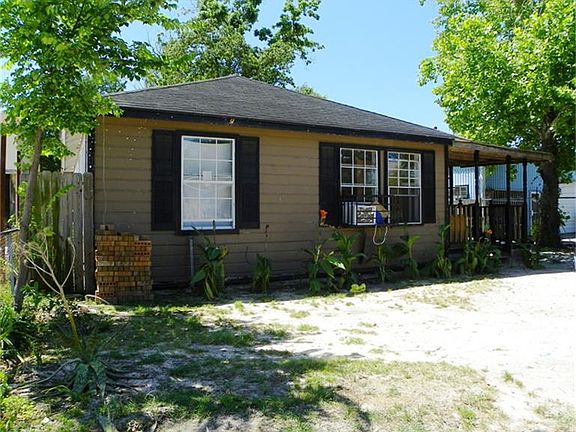 3rd image of 224 E Crosstimbers St