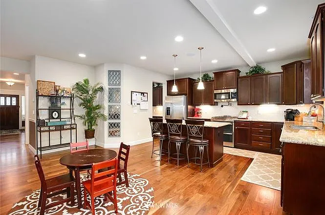5126 NE 8th St — Photo 5