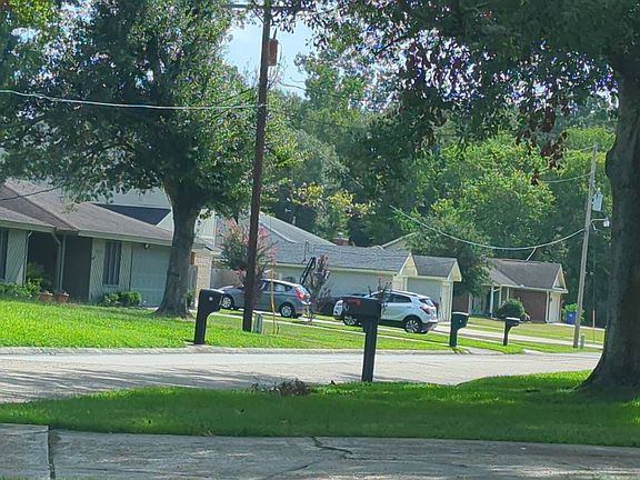 3rd image of 8 Concord Dr