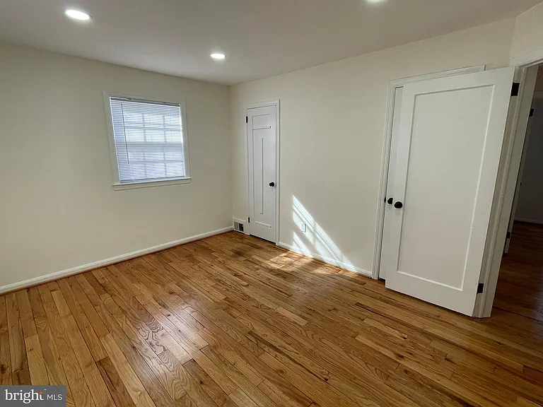 2924 Marshall St — Photo 24