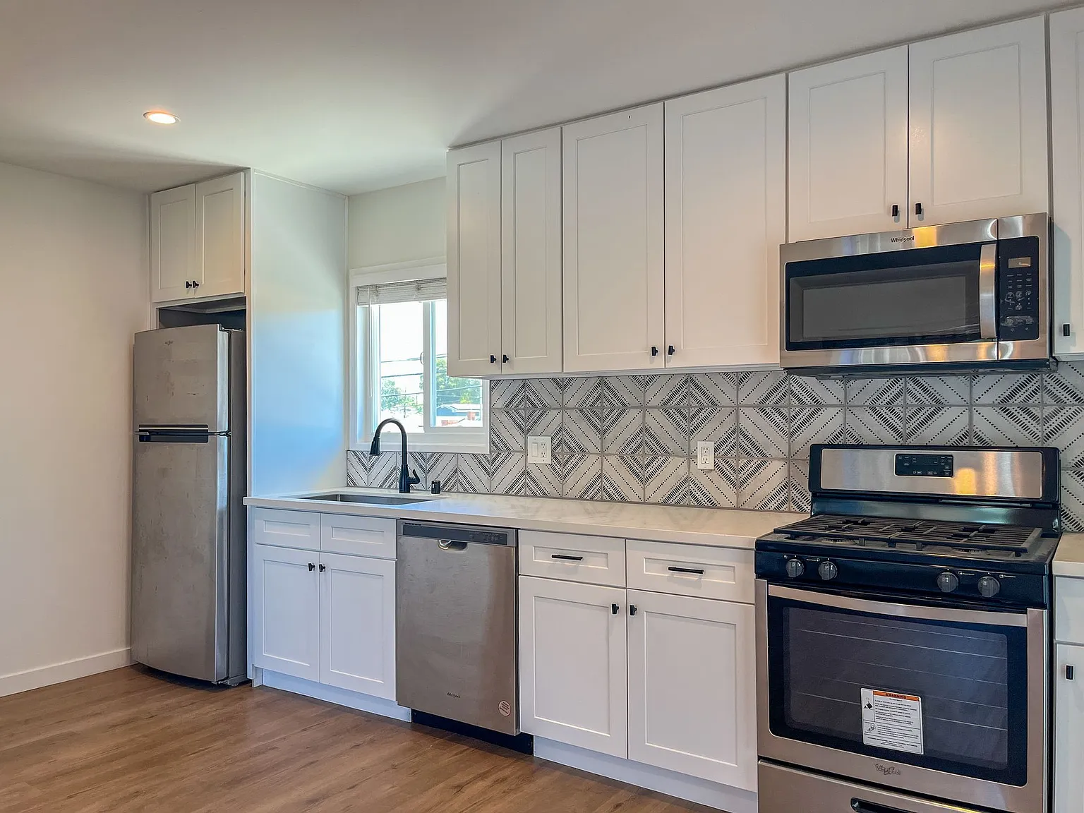 3814 S Bronson Ave — Photo 2