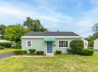 5 Prince Ct, Loudonville, NY 12211