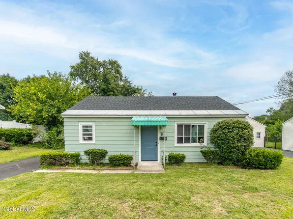 5 Prince Court, Loudonville, NY 12211