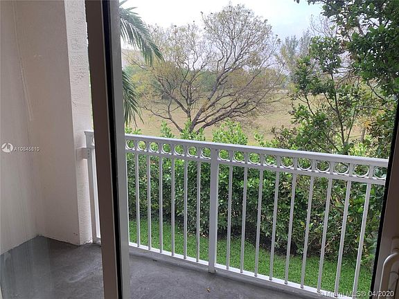 5th image of 11403 NW 89th St APT 204