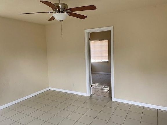 5th image of 1705 Moffett St #C