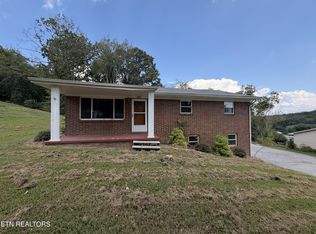 824 Pleasant View Dr, Dandridge, TN 37725