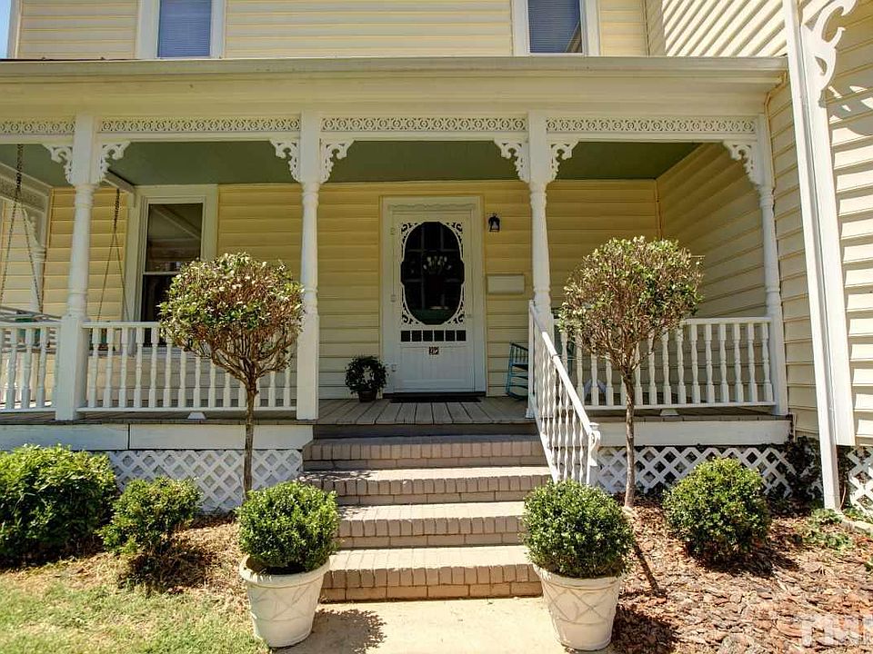 1st image of 218 W Sycamore St