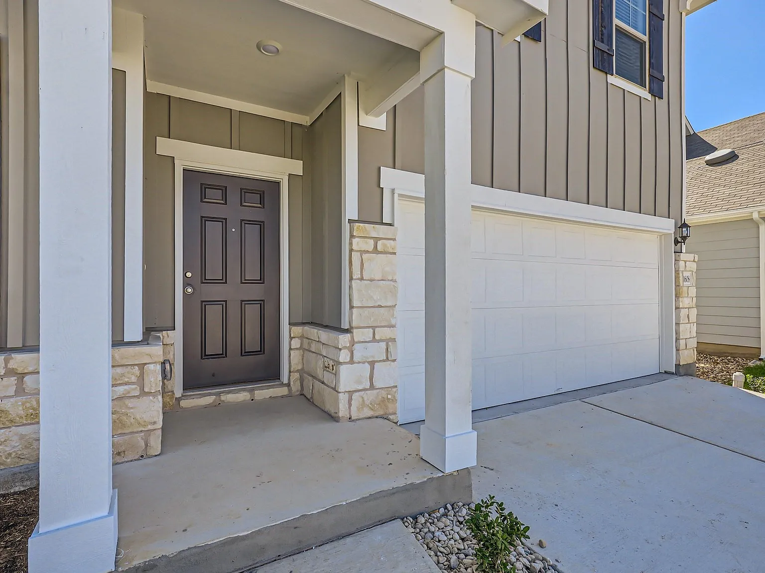 4 bed, 3.0 bath, 2317 sqft, $2,350 — Photo 3