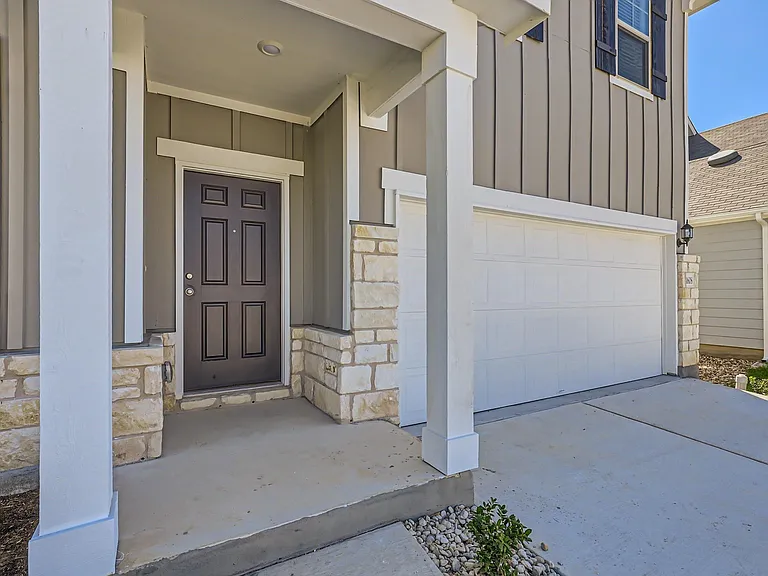 1608 Holly Lake Dr — Photo 3