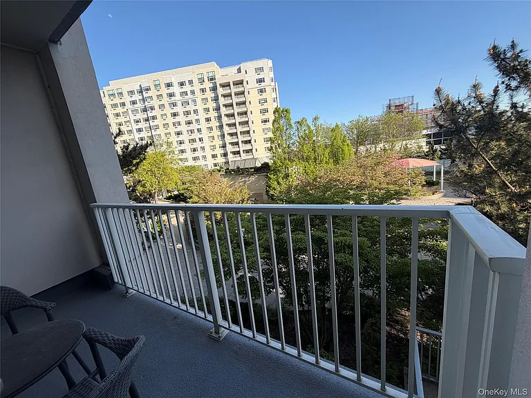40 28 College Point Blvd #912 — Photo 4