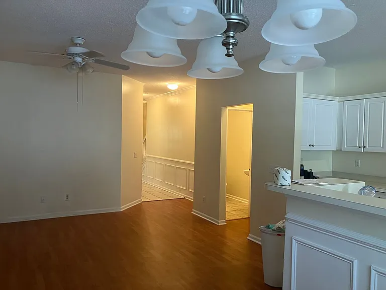 47 Regent Ave — Photo 16
