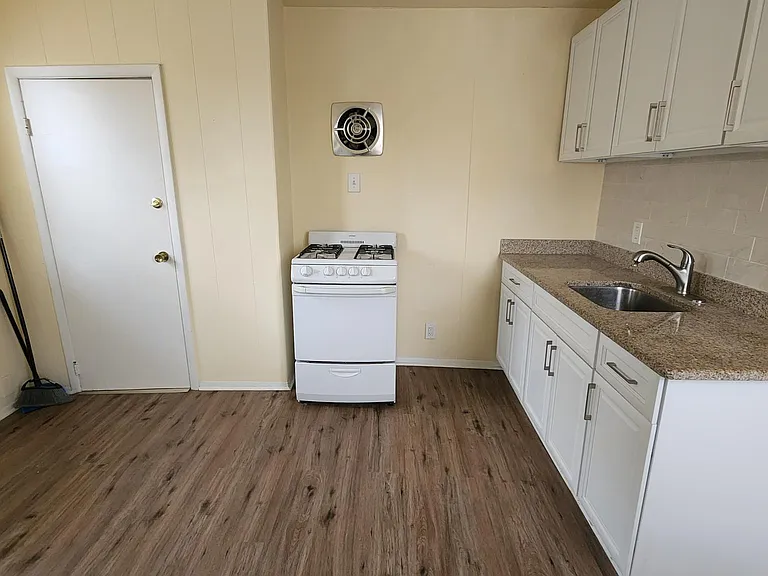 1325 McKean St #2 — Photo 5