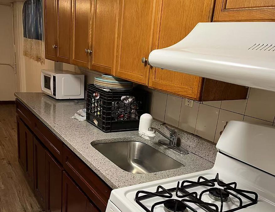 2nd image of 224 Bergen St Floor 1
