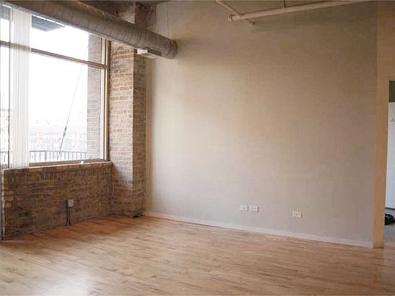 5th image of 1528 S Wabash Ave APT 307