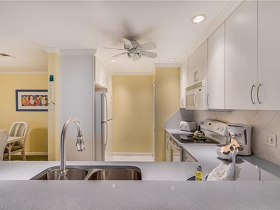 3rd image of 845 E Gulf Dr #522