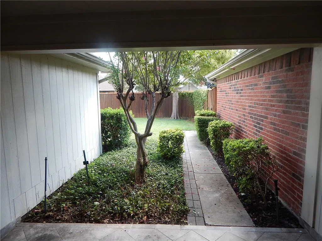 3 bed, 1888 sqft, $2,850 — Photo 2