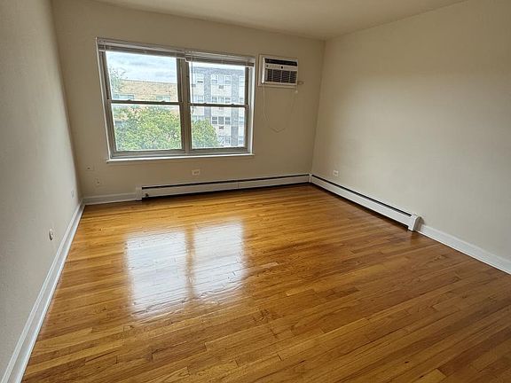 3rd image of 6830 N Sheridan Rd APT 351