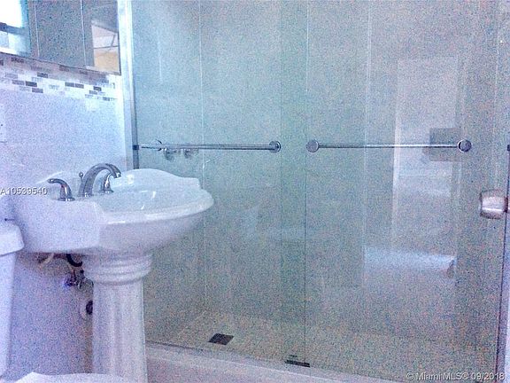 4th image of 1217 NE 127th St APT 5