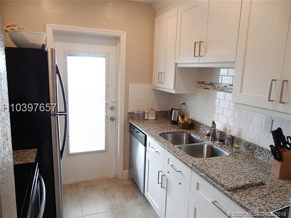 5th image of 701 SE 7th Ave APT 14