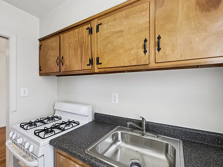 Battery Lane Apartments — Photo 9