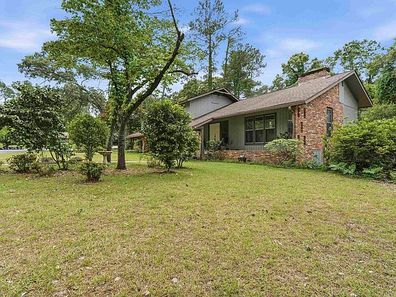 3rd image of 105 Fox Glen Dr